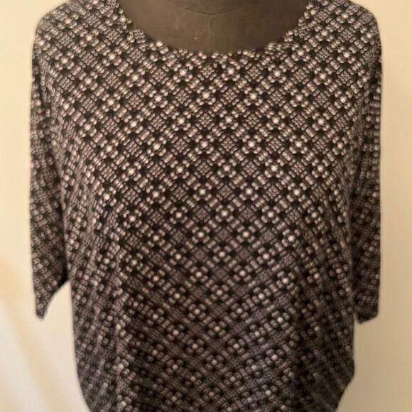 Lularoe Women's Oversized Top In Black And White Geometric Print - Picture 6 of 8